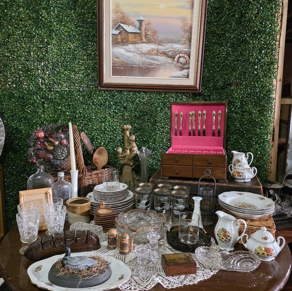 Meet your Poshers Kyle & Tishon (from Dealsonstyle & iSpyLuxury) - Picture 6 of 16